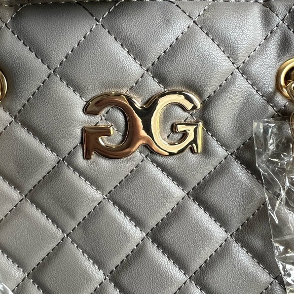 Gilda Paris Large Grey Vegan Leather Quilted Travel Tote Bag with Gold Hardware. - Picture 2 of 7